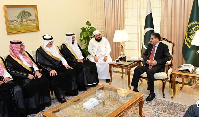 Pakistan Caretaker Prime Minister Anwaar-ul-Haq Kakar (right) meeting with a delegation led by the Saudi minister for Hajj and Umrah, Dr. Tawfiq Al-Rabiah (3rd left) in Islamabad, Pakistan on August 21, 2023. (Photo courtesy: @anwaar_kakar/Twitter)