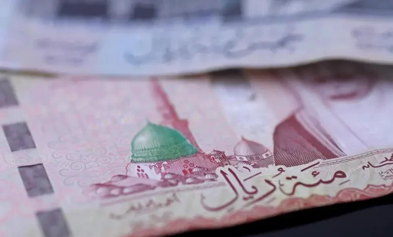 A 500 Riyal banknote (top) and a 100 Riyal banknote in Saudi Arabia.Â Photographer: Maya Anwar/Bloomberg Getty Images/Getty Images/Bloomberg Creative Source: Zawya.com
