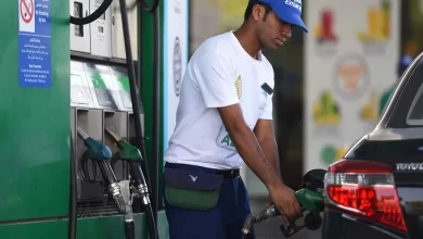 Emarat petrol station attendant fills up the tank of a car on September 25, 2017 in Dubai, United Arab Emirates. (Photo by Tom Dulat:Getty Images) Source: Zawya.com